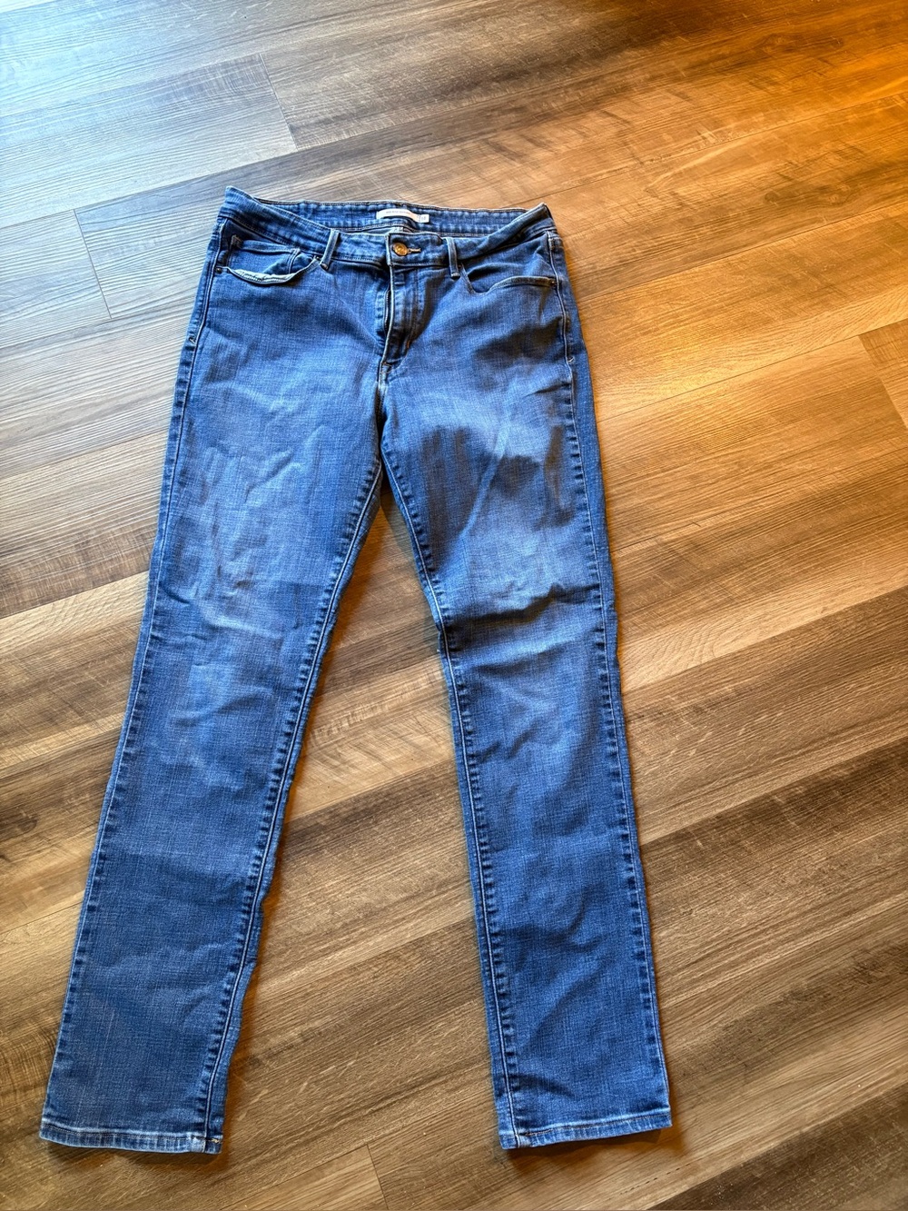 Levis mid rise skinny 14